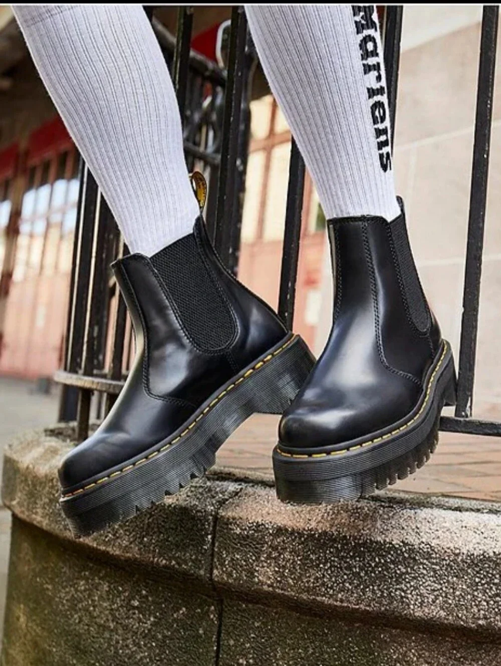 Dr. Martens 2976 Quad Smooth Leather Platform Chelsea Boots Unisex US L 7 M 6